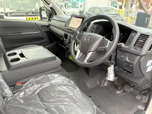 トヨタ ハイエースバン 3DF-GDH201V(2WD)の写真18