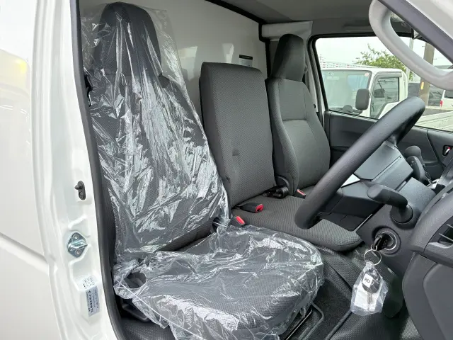 トヨタ ハイエースバン 3DF-GDH201V(2WD)の写真19