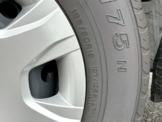 トヨタ ハイエースバン 3DF-GDH201V(2WD)の写真45