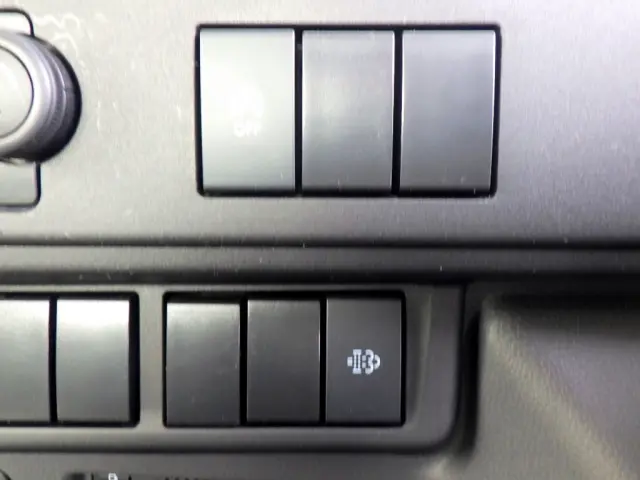 いすゞ エルフ 3DF-NHR87AF(2WD)の写真20