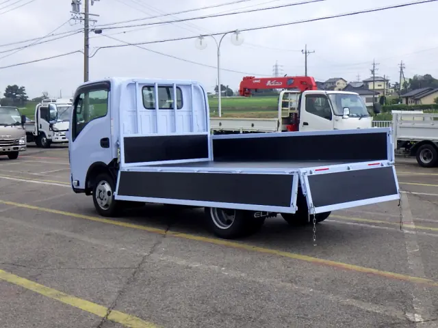 いすゞ エルフ 3DF-NHR87AF(2WD)の写真42