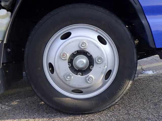 いすゞ エルフ 2RG-NJR88AN(2WD)の写真30