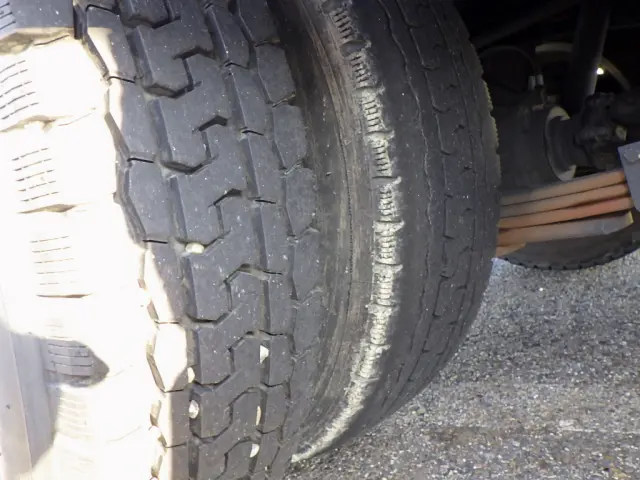 いすゞ エルフ 2RG-NJR88AN(2WD)の写真32