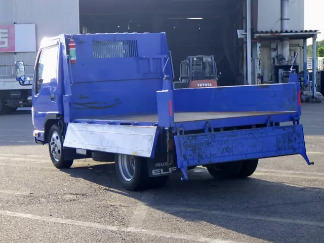 いすゞ エルフ 2RG-NJR88AN(2WD)の写真36