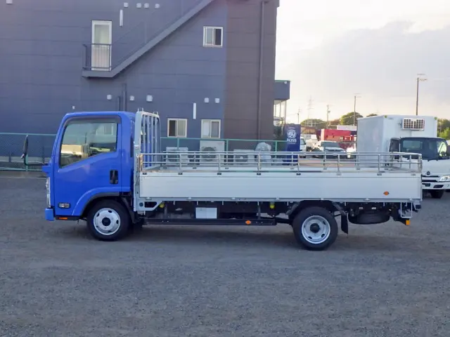 いすゞ エルフ TRG-NLR85AR(2WD)の写真4
