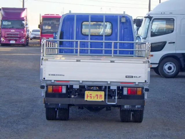 いすゞ エルフ TRG-NLR85AR(2WD)の写真6