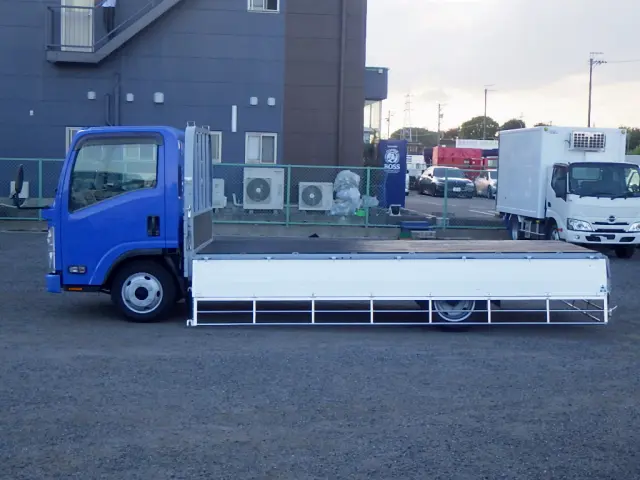 いすゞ エルフ TRG-NLR85AR(2WD)の写真8