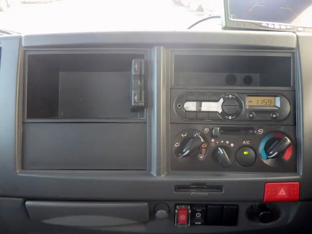いすゞ エルフ TRG-NLR85AR(2WD)の写真14
