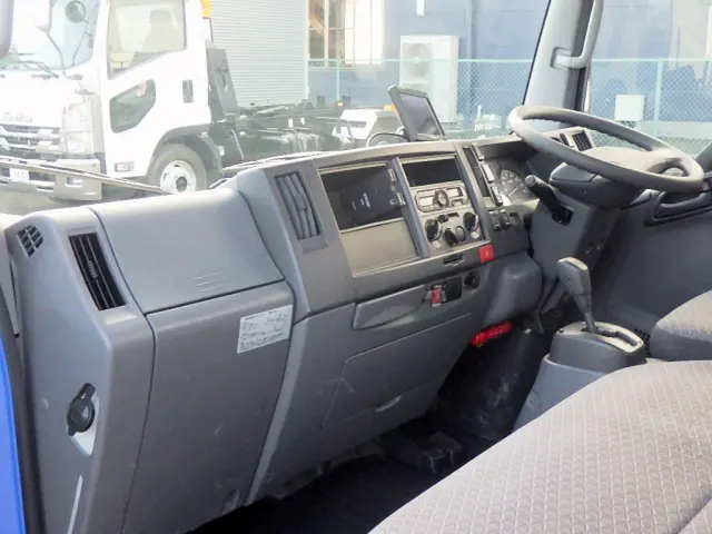 いすゞ エルフ TRG-NLR85AR(2WD)の写真48