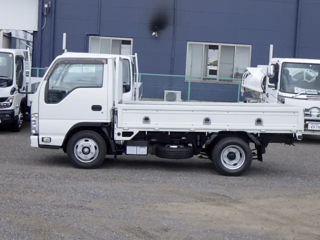 いすゞ エルフ 2RG-NHR88A(2WD)の写真4