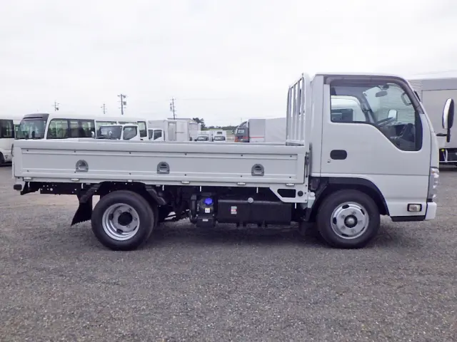 いすゞ エルフ 2RG-NHR88A(2WD)の写真5