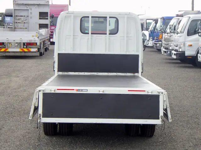 いすゞ エルフ 2RG-NHR88A(2WD)の写真7