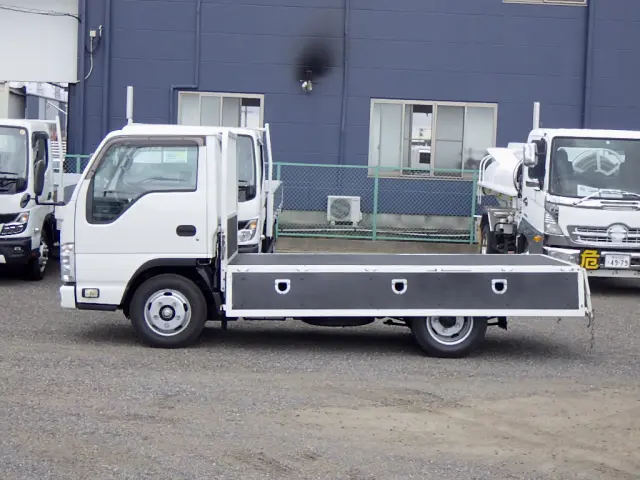 いすゞ エルフ 2RG-NHR88A(2WD)の写真8
