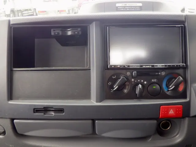 いすゞ エルフ 2RG-NHR88A(2WD)の写真14