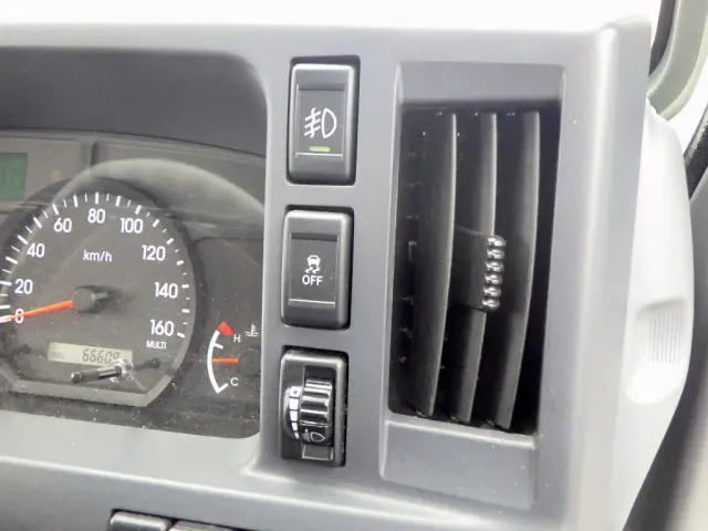 いすゞ エルフ 2RG-NHR88A(2WD)の写真19