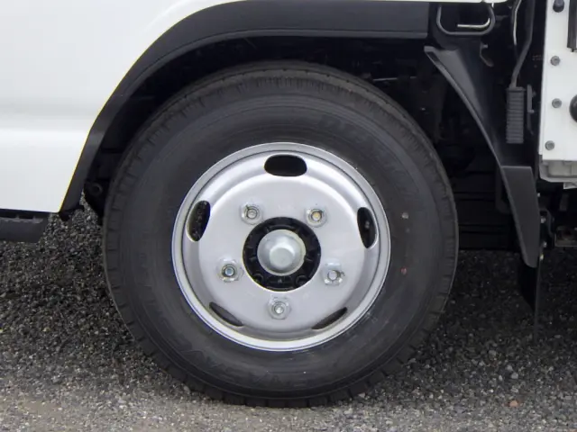 いすゞ エルフ 2RG-NHR88A(2WD)の写真21