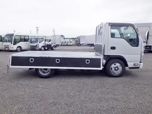 いすゞ エルフ 2RG-NHR88A(2WD)の写真29