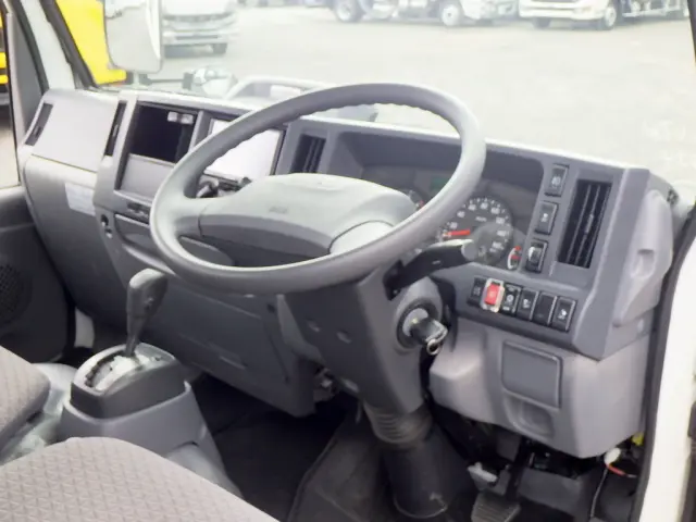 いすゞ エルフ 2RG-NHR88A(2WD)の写真48
