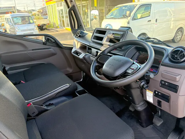 三菱 キャンター 2RG-FBA20(2WD)の写真13