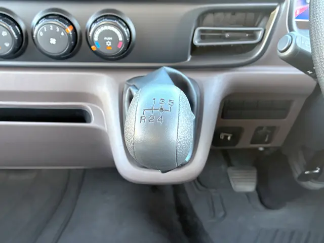 三菱 キャンター 2RG-FBA20(2WD)の写真17