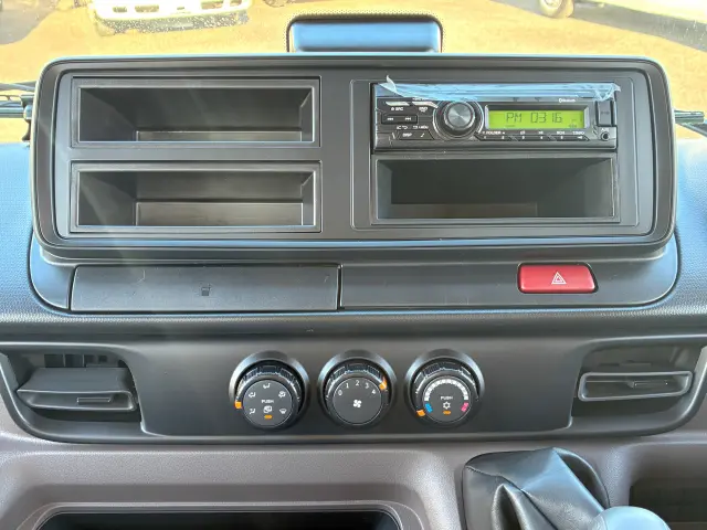 三菱 キャンター 2RG-FBA20(2WD)の写真18