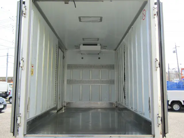 荷箱内面はこんな感じ♪|いすゞ エルフ TRG-NLR85AN(2WD)の写真8