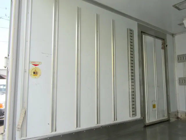 荷箱内面左側|いすゞ エルフ TRG-NLR85AN(2WD)の写真9