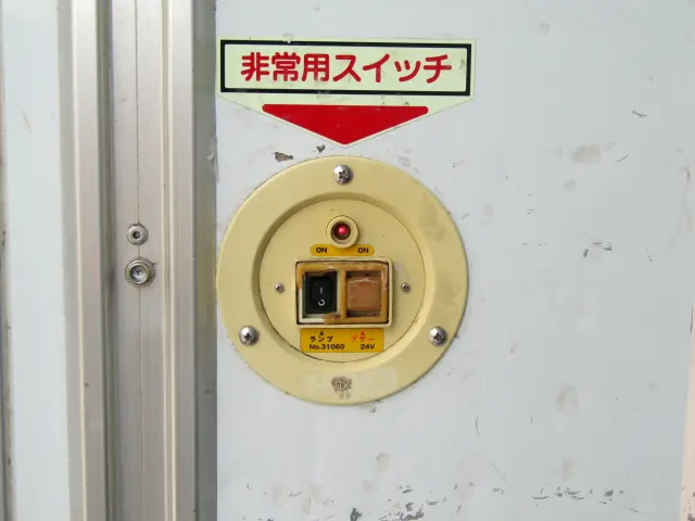 庫内灯＆非常ブザーも動作確認済みです！|いすゞ エルフ TRG-NLR85AN(2WD)の写真14