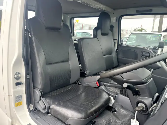 いすゞ エルフ TRG-NJS85A(4WD)の写真14