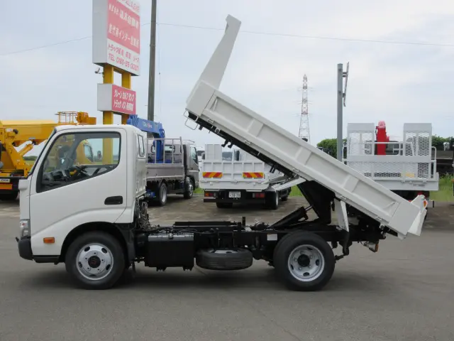 トヨタ ダイナ 2KG-XZU675D(4WD)の写真4