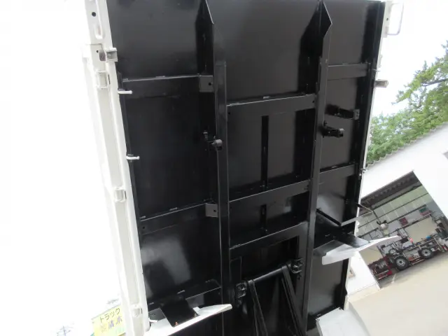 トヨタ ダイナ 2KG-XZU675D(4WD)の写真15