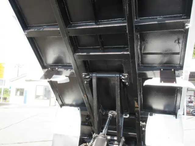 いすゞ エルフ TKG-NJS85AN(4WD)の写真10