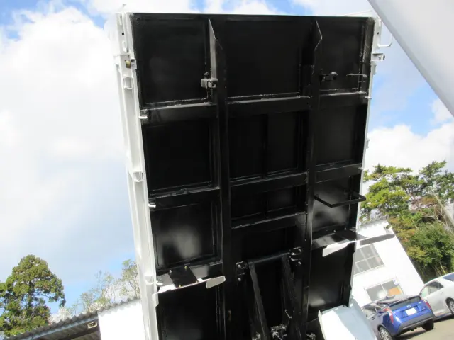 いすゞ エルフ TKG-NJS85AN(4WD)の写真14