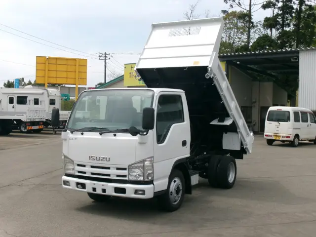 いすゞ エルフ BDG-NKS85AD(4WD)の写真1