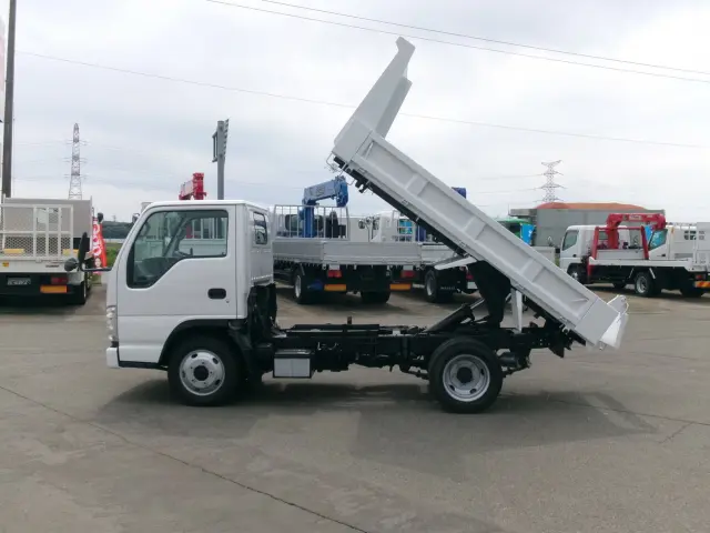 いすゞ エルフ BDG-NKS85AD(4WD)の写真4