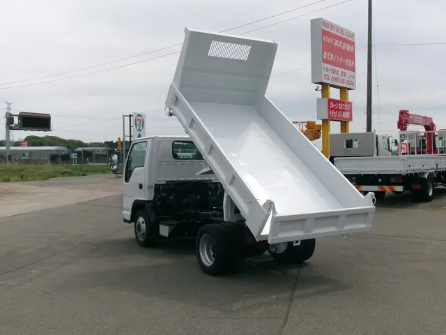 いすゞ エルフ BDG-NKS85AD(4WD)の写真5