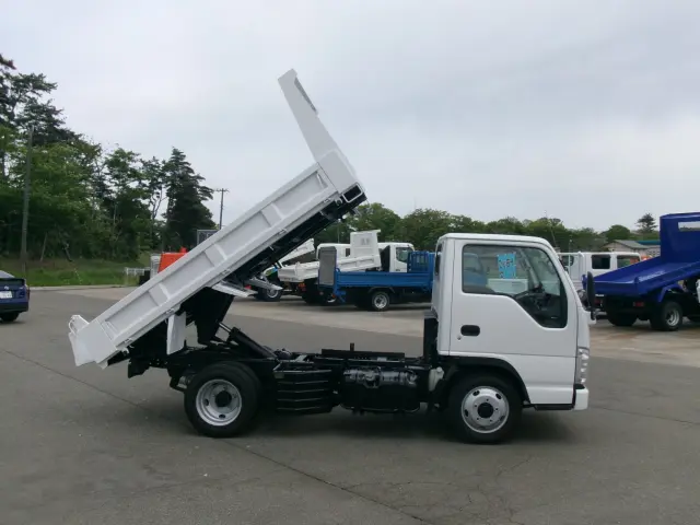 いすゞ エルフ BDG-NKS85AD(4WD)の写真8