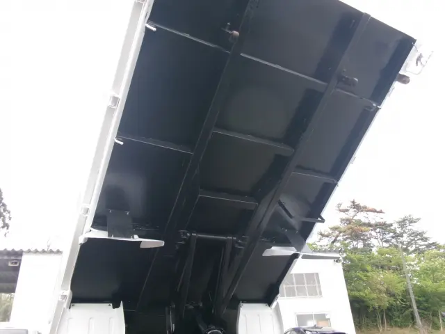 いすゞ エルフ BDG-NKS85AD(4WD)の写真9