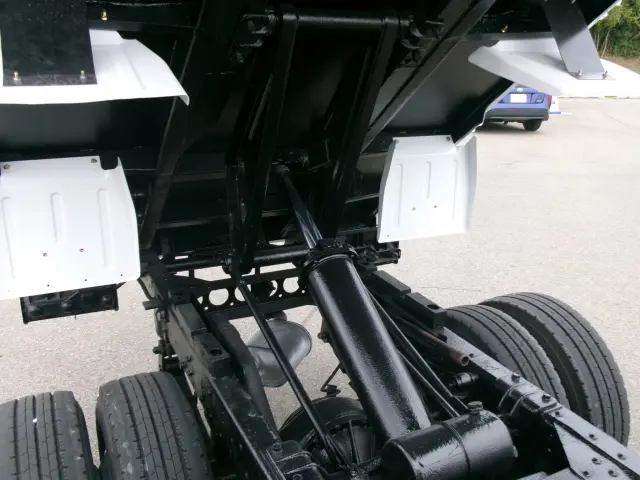いすゞ エルフ BDG-NKS85AD(4WD)の写真10