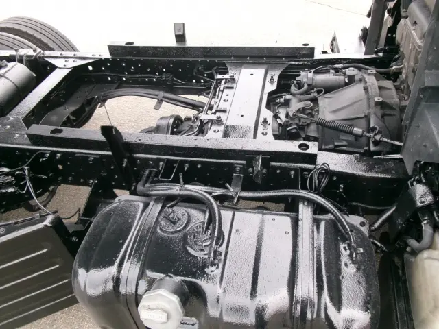 いすゞ エルフ BDG-NKS85AD(4WD)の写真11