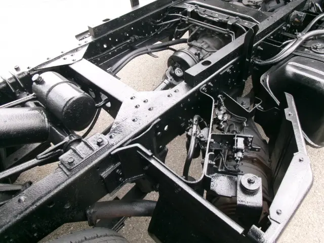 いすゞ エルフ BDG-NKS85AD(4WD)の写真12