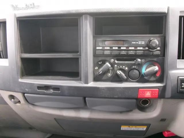 いすゞ エルフ BDG-NKS85AD(4WD)の写真32