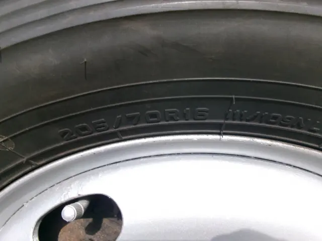 いすゞ エルフ BDG-NKS85AD(4WD)の写真39