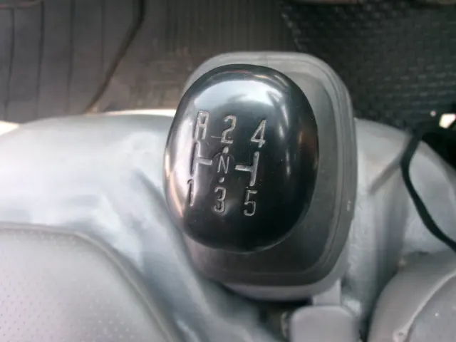 いすゞ エルフ NJR85AD(2WD)の写真33