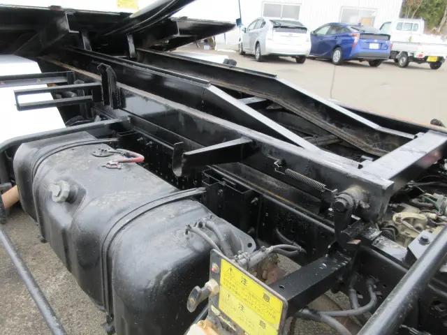 いすゞ エルフ PB-NKR81Nの写真9