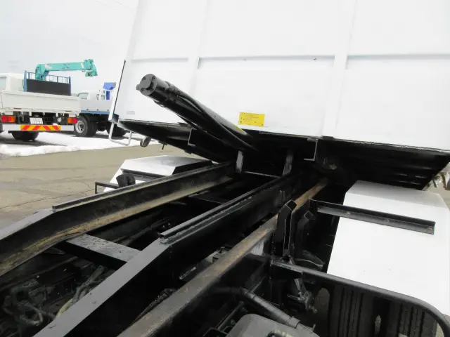 いすゞ エルフ PB-NKR81Nの写真11