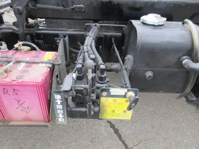 いすゞ エルフ PB-NKR81Nの写真12