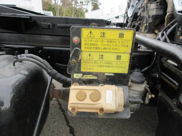 いすゞ エルフ PB-NKR81Nの写真15