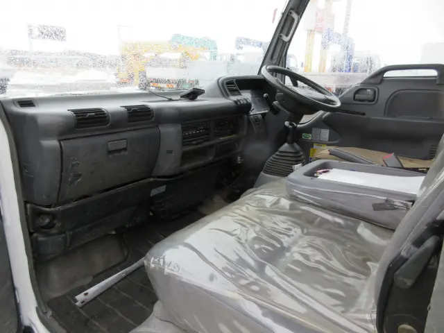 いすゞ エルフ PB-NKR81Nの写真44