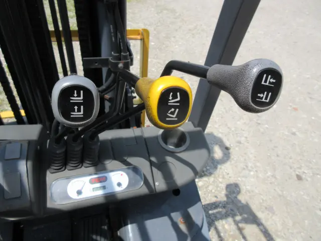 TCM フォークリフト FD25T3の写真15